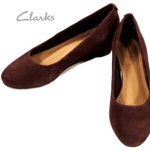 NEW (NWOT) Clarks Artisan burgundy suede Vendra Bloom Wedges sz 8W